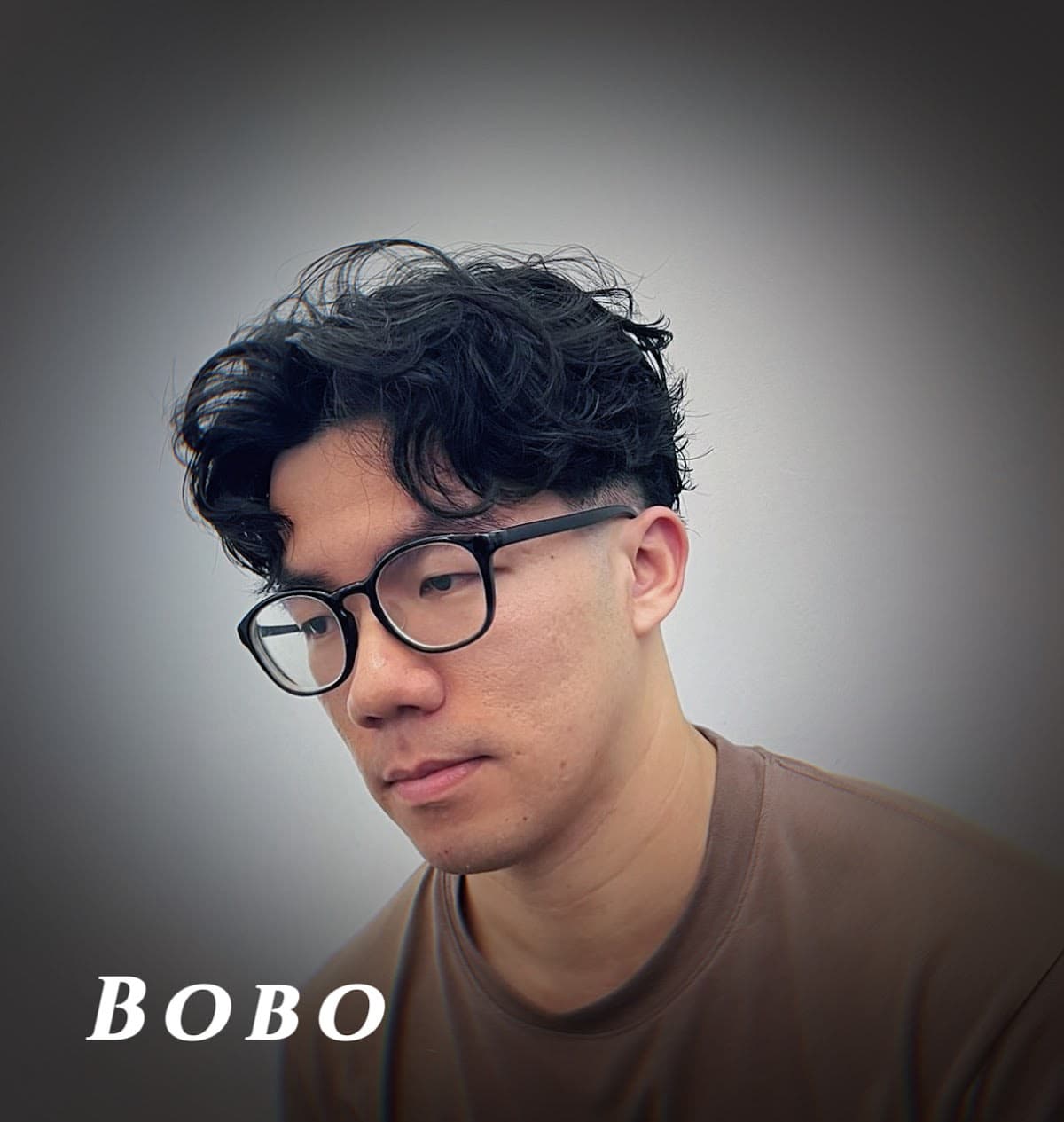 凰室理髮廳 深夜理髮-台南北區男士理髮/修容/剪髮/燙髮/染髮 油頭/復古頭/巴西燙 美睫/接睫毛 3D/6D/歐美款/漫畫睫/自然/濃密 預約價格費用推薦 2026髮型設計推薦 PTT Dcard