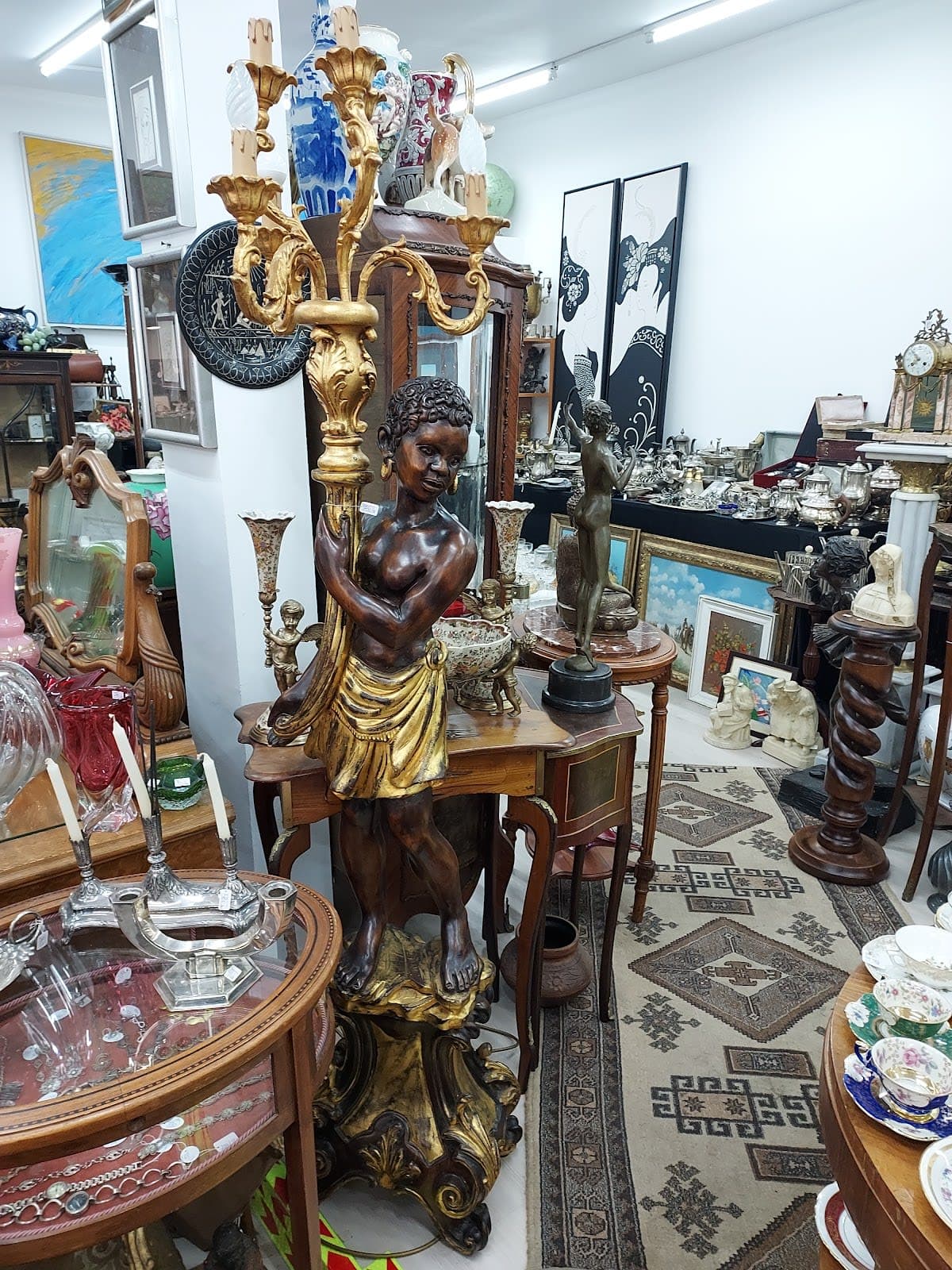 ANTIQUE Cufărul Cu Vechituri