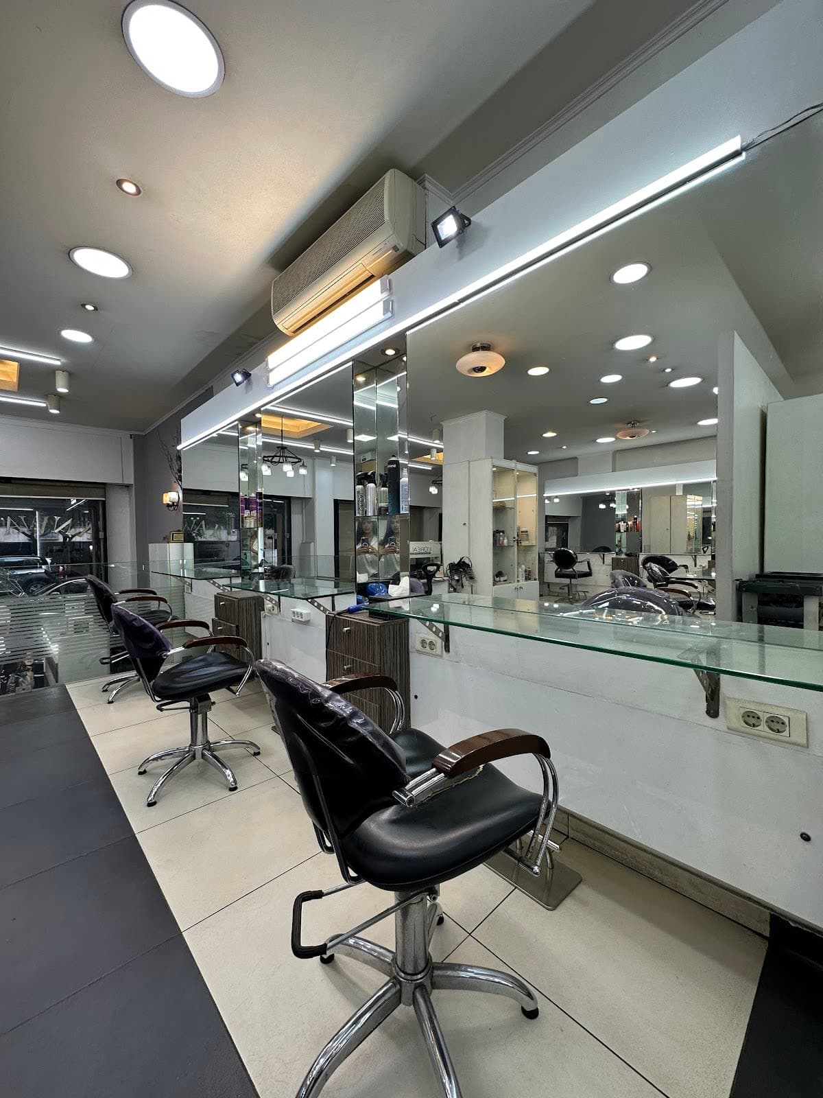 Anwar Jaber Hair Designer