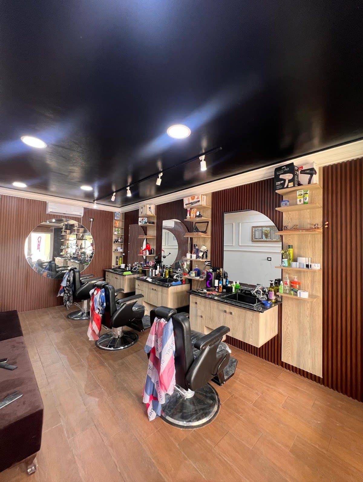Barbershop Loo