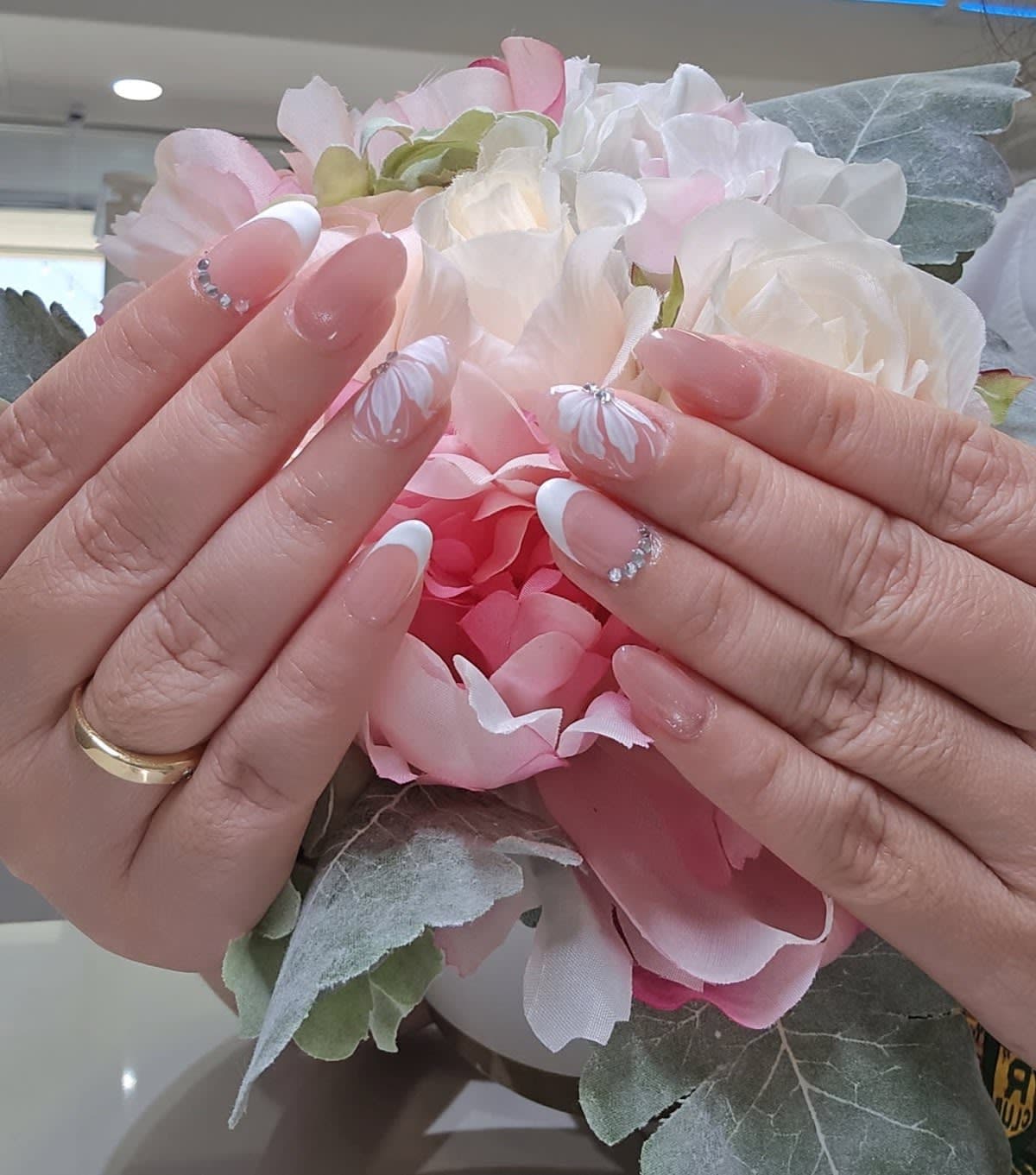Blooming Nails in Honolulu, Hawaii