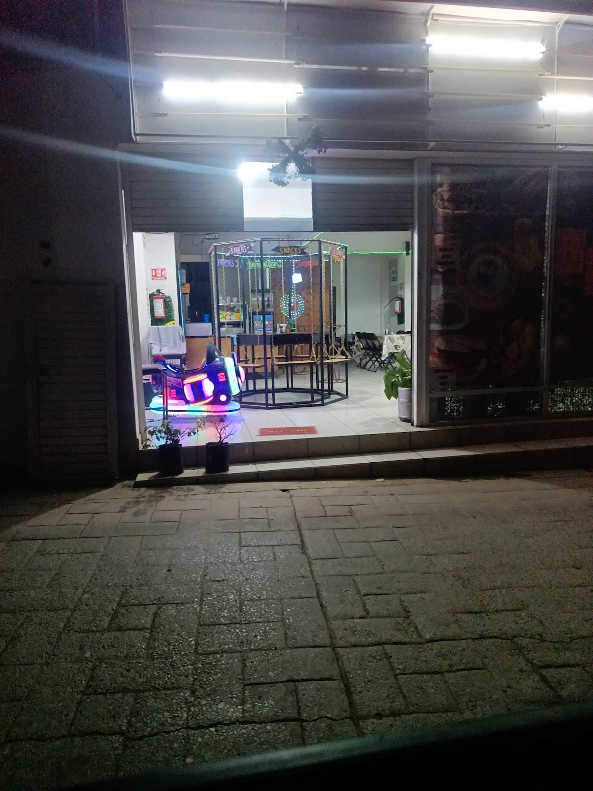 Cafeteria y más...La Escondida