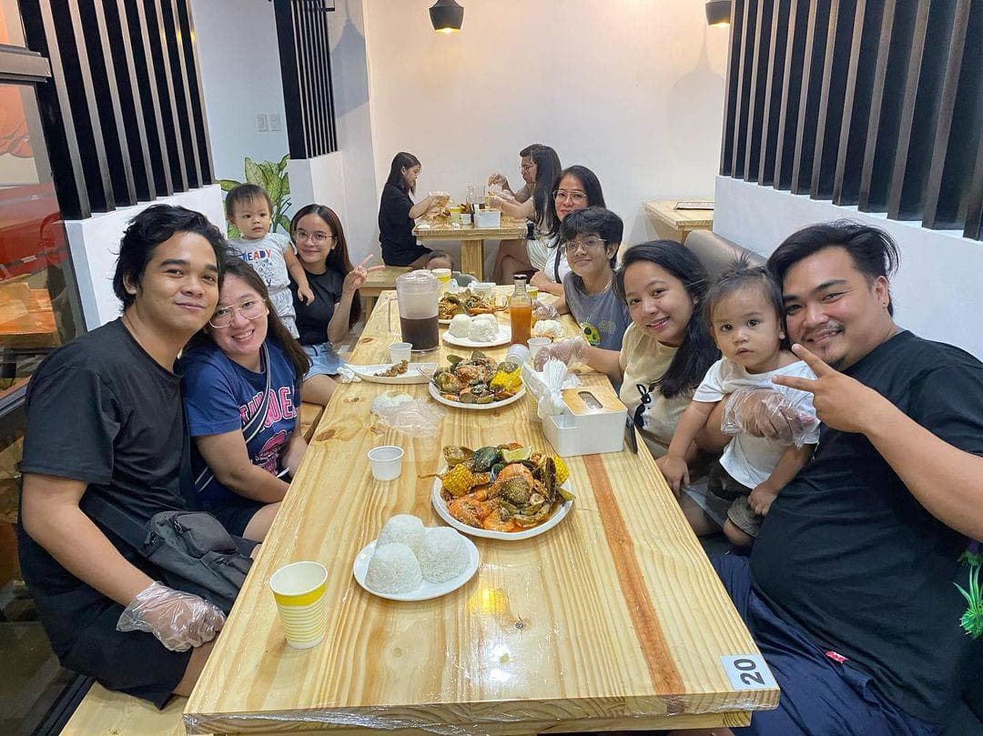 Crabs N Crack - Timog Friendship