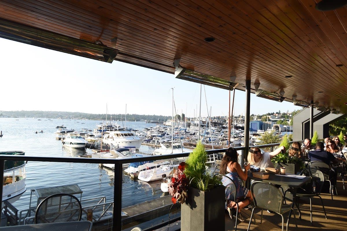 Duke's Seafood South Lake Union