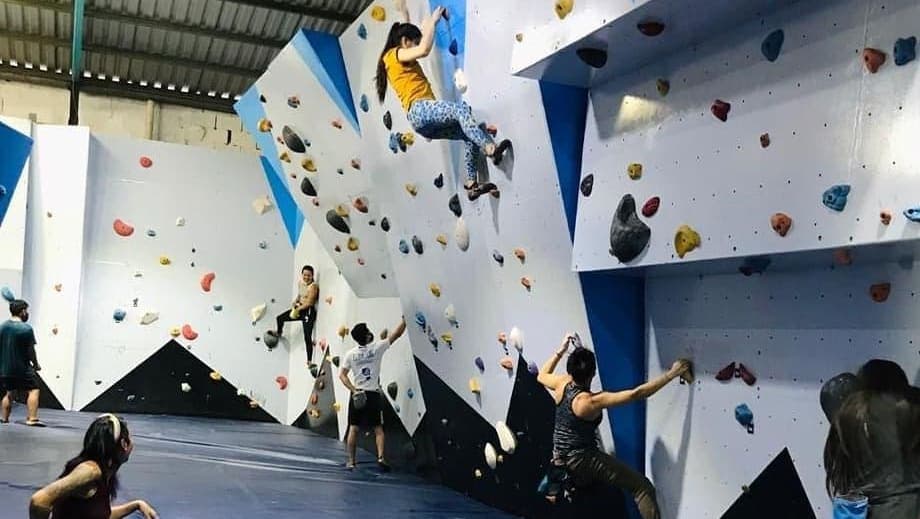 El Cap Quito Escalada Climbing Gym
