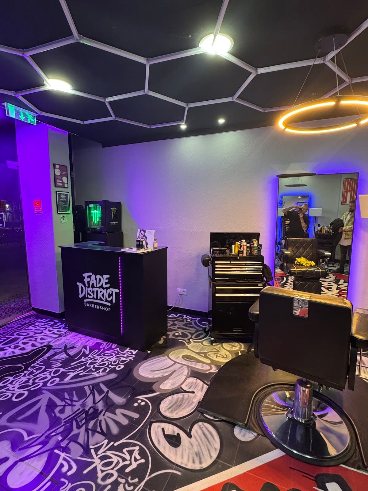 FADE DISTRICT BARBERSHOP