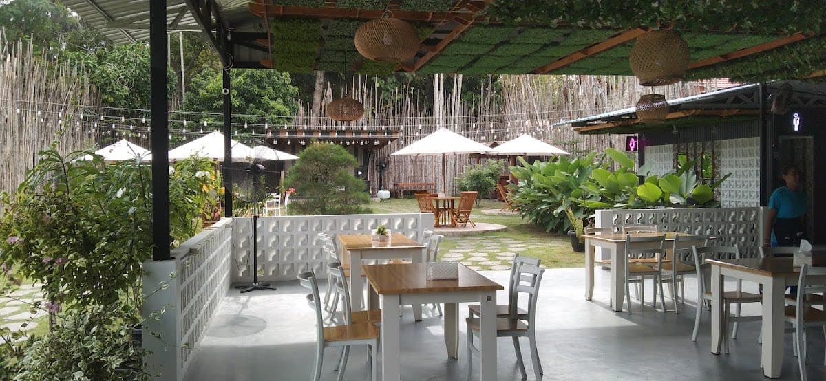 Flavouw Cafe & Buddy Burger