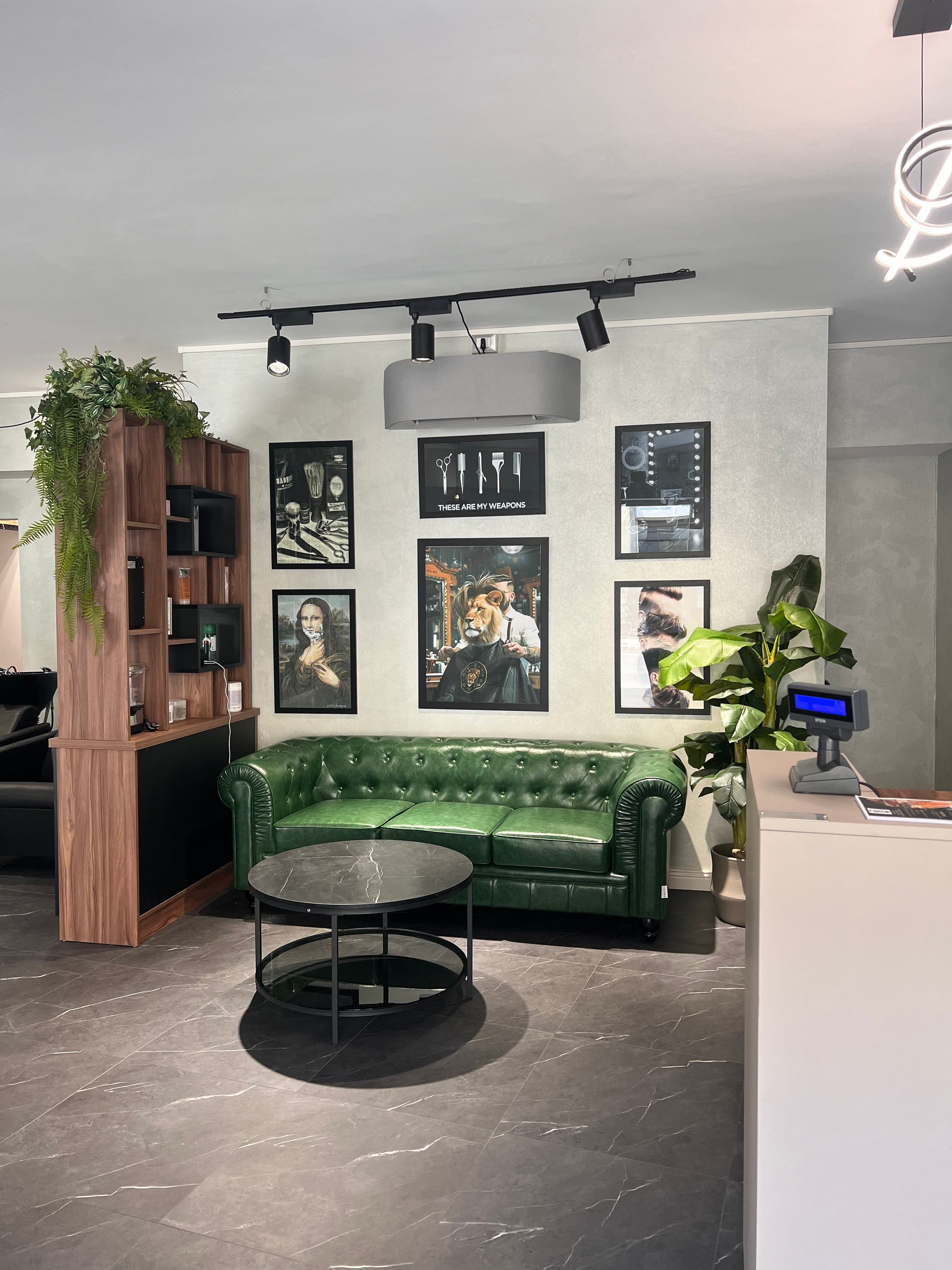 Gentlemen’s groom room