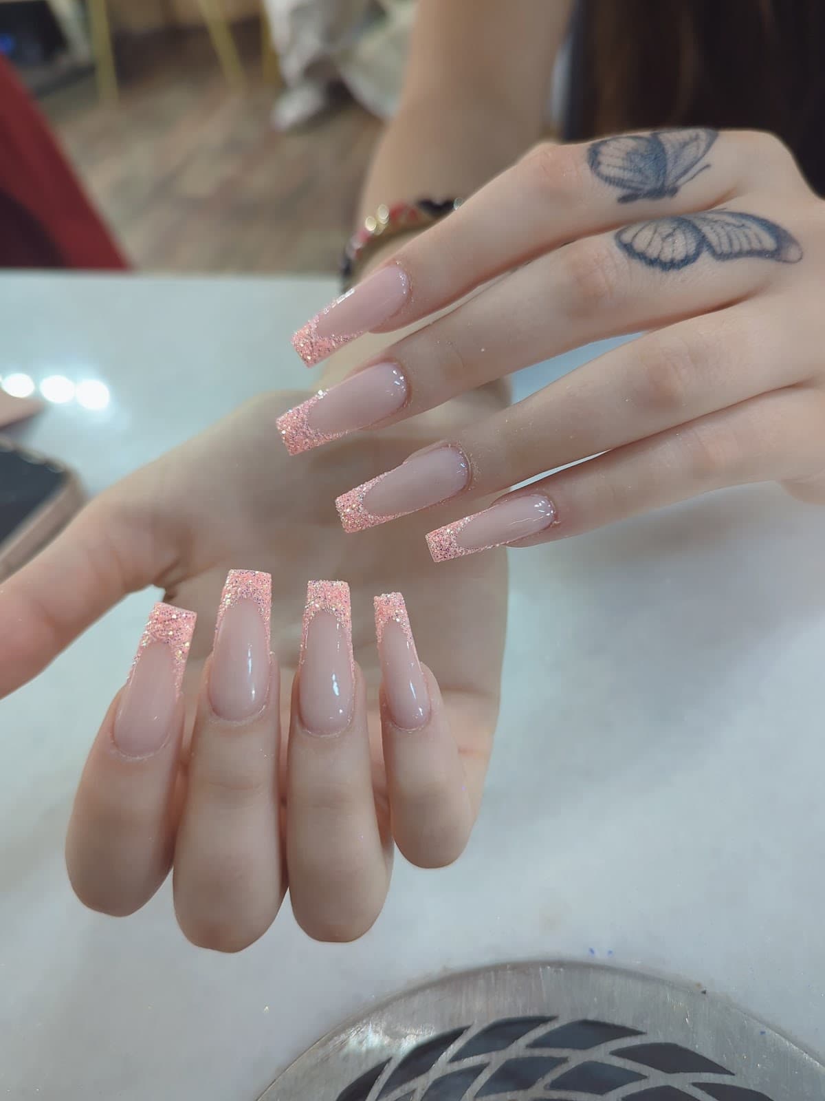 Golden Nails Nagelstudio