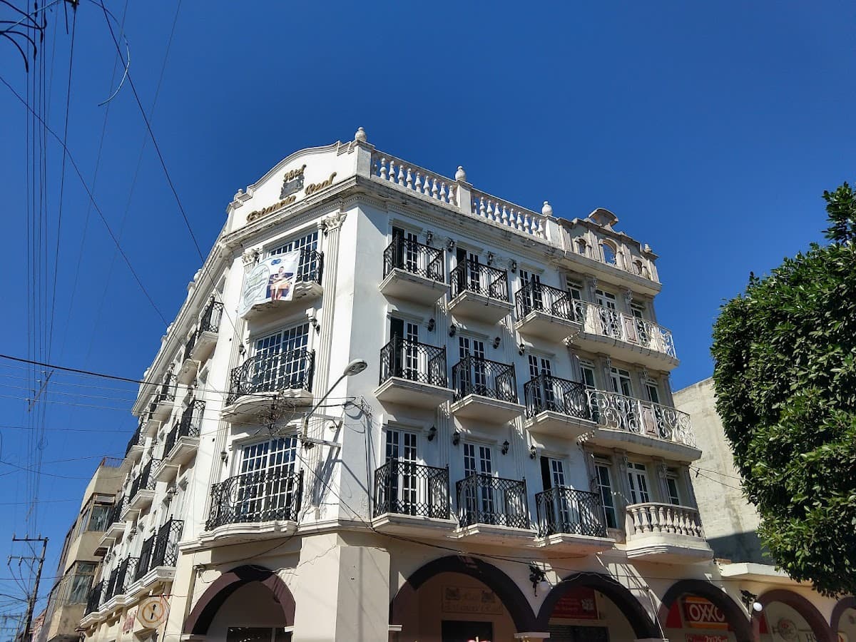 Hotel Estancia Real