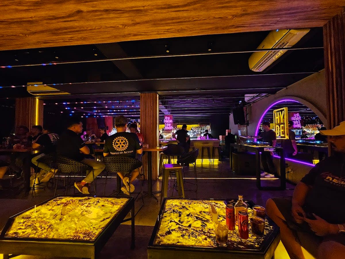 HYDE Bar Lounge Kitchen