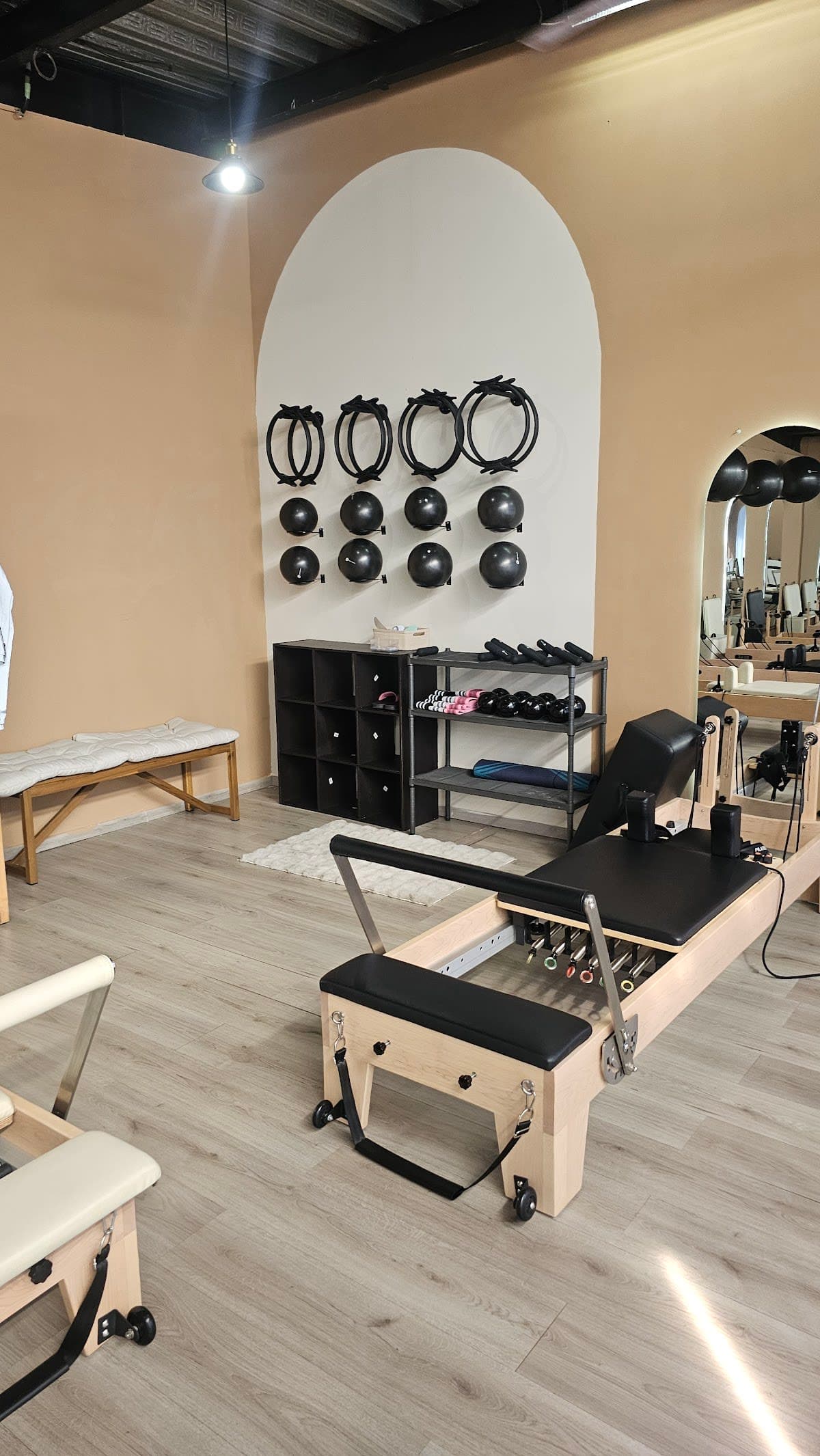 ISIS STUDIO PILATES REFORMER