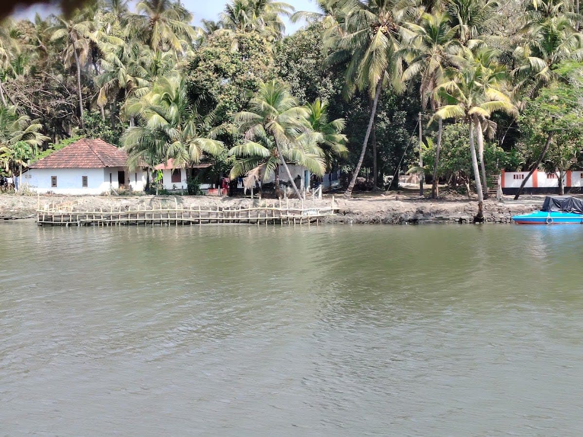 Kayaloram Houseboats