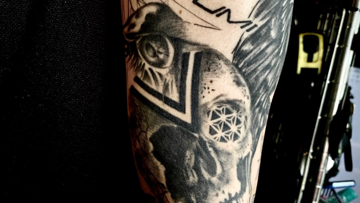 KING OF STELOO TATTOO STUDIO