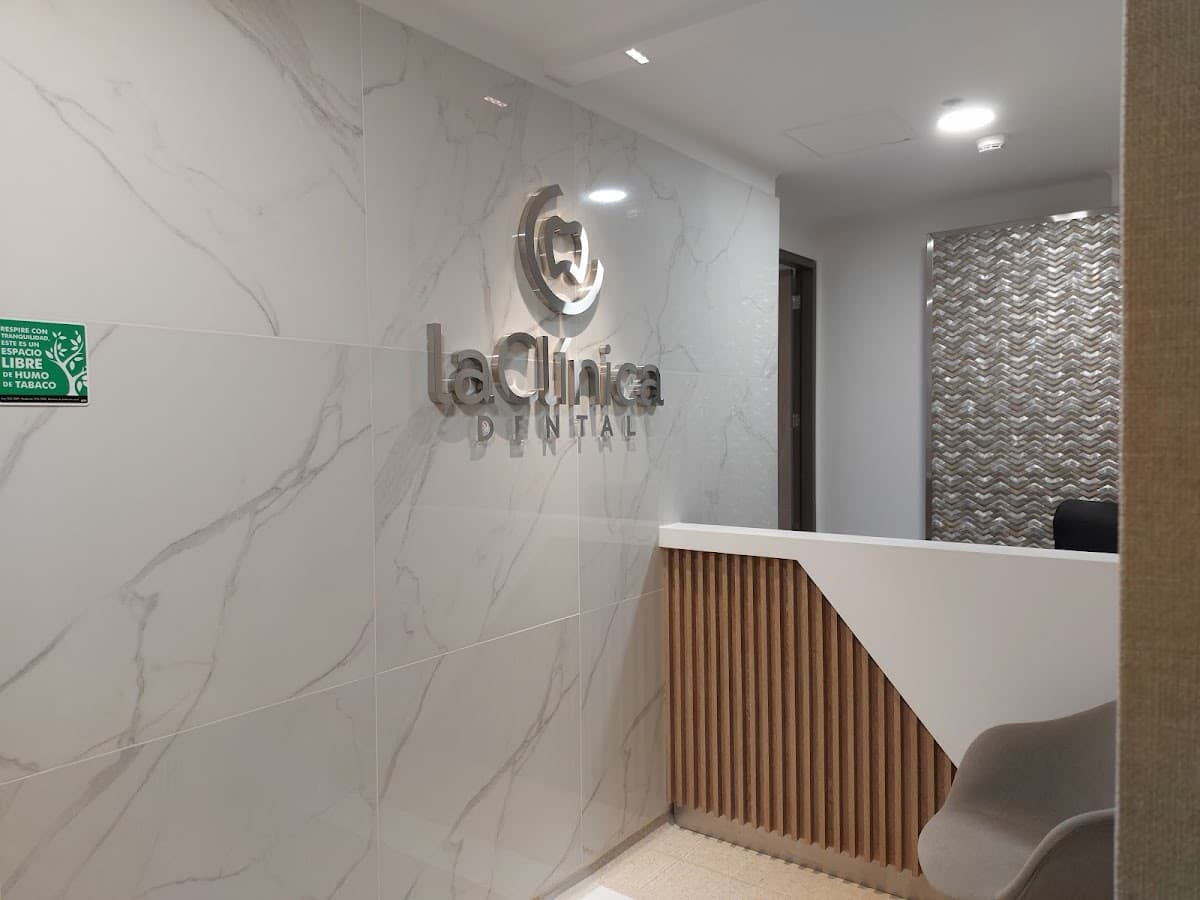 La Clínica Dental (Country)