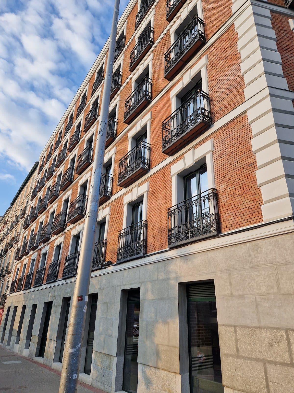 LATROUPE Prado Hostel Madrid
