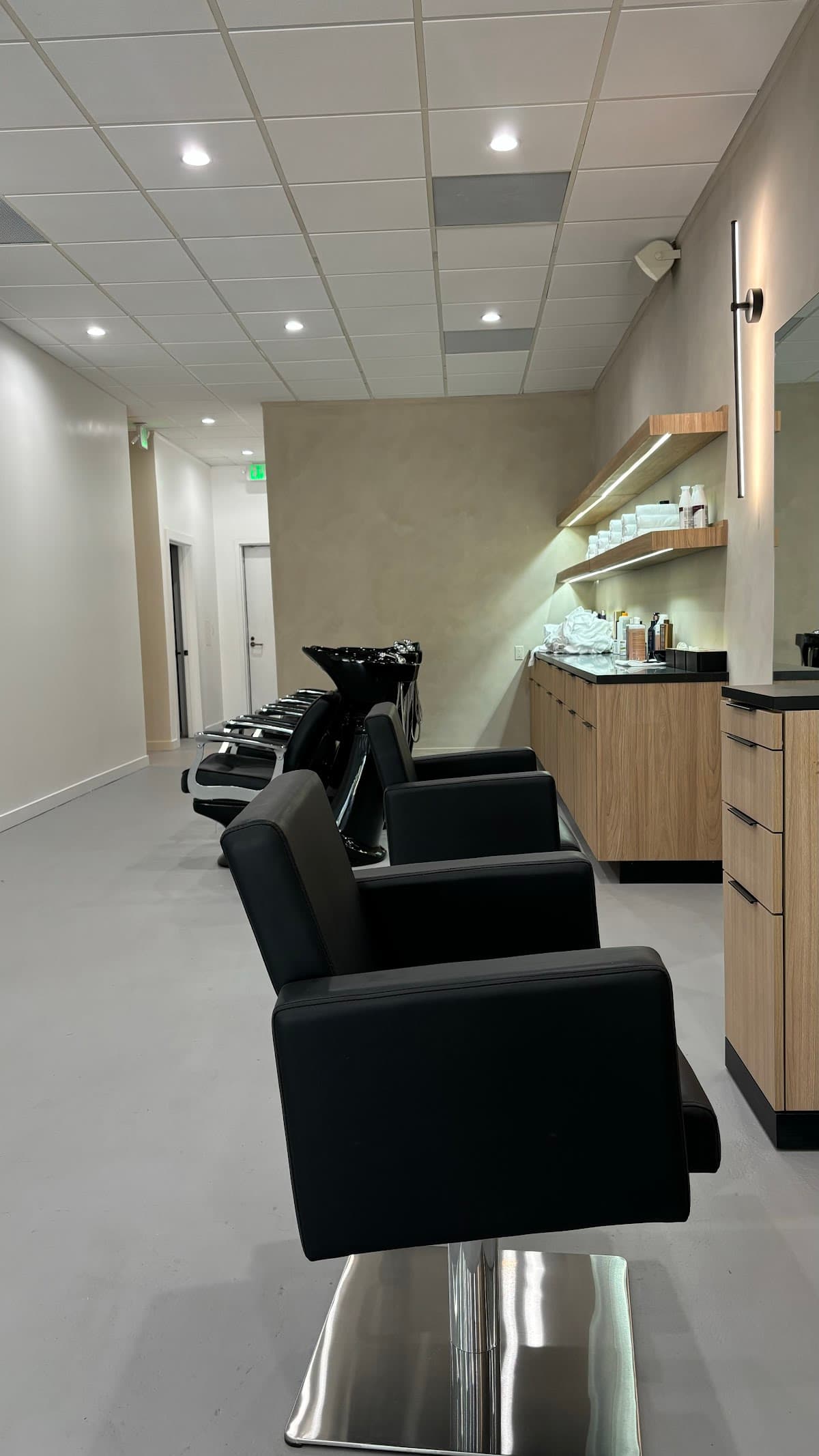 L&R salon - Agoura Hills