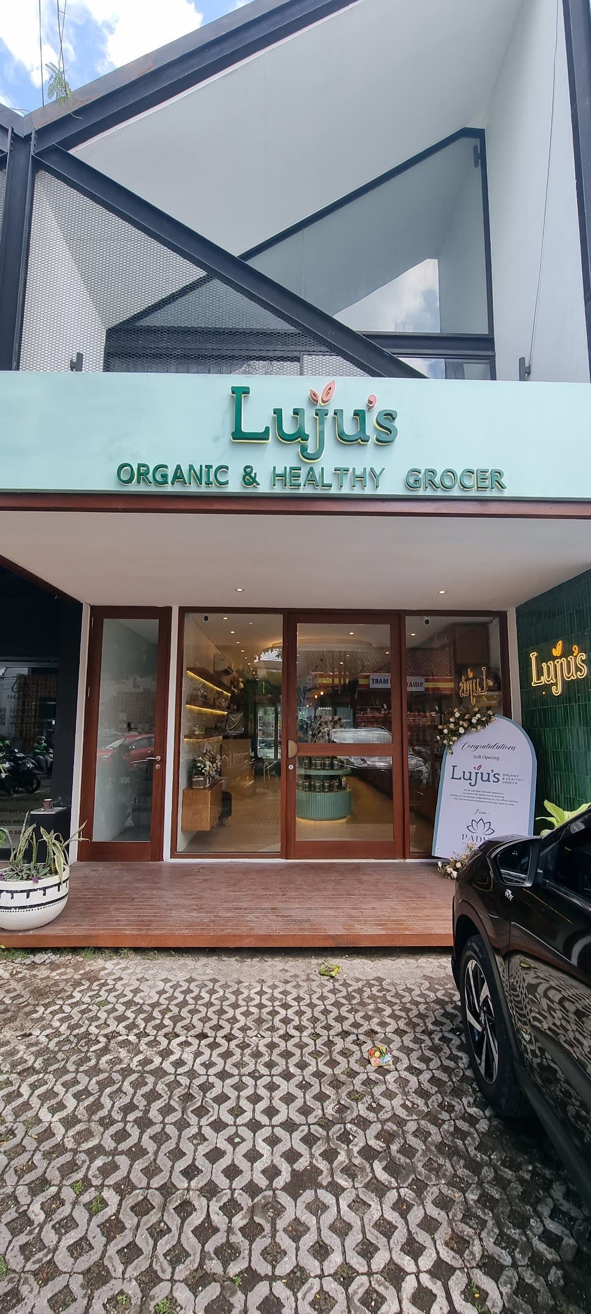 Luju's Organic &Healthy Grocer
