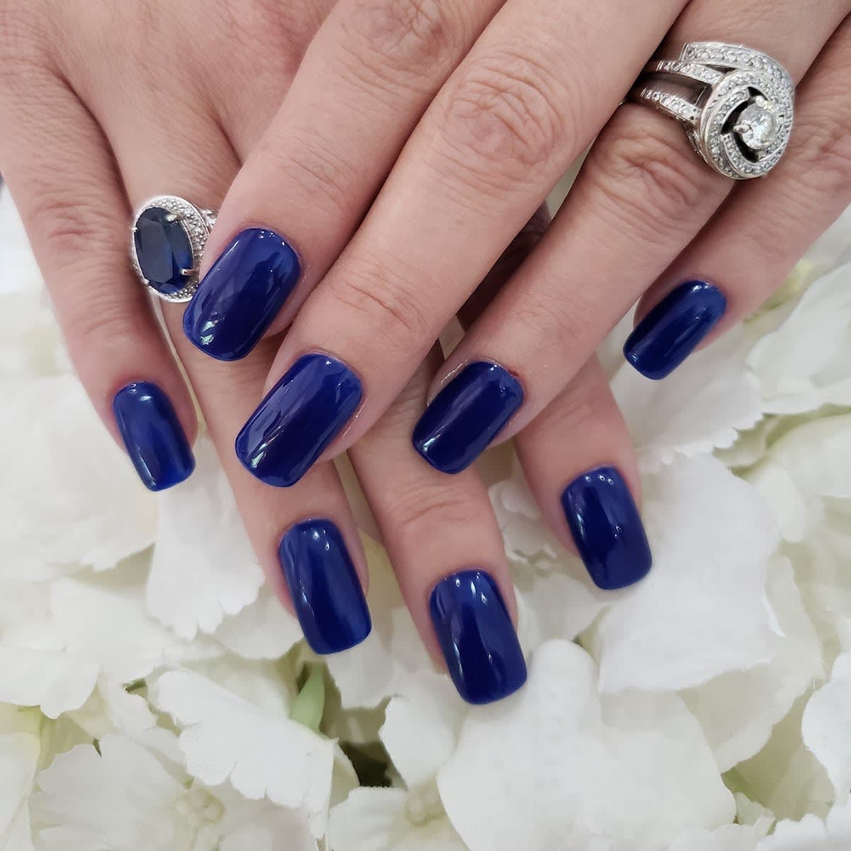 LUXE NAIL BAR