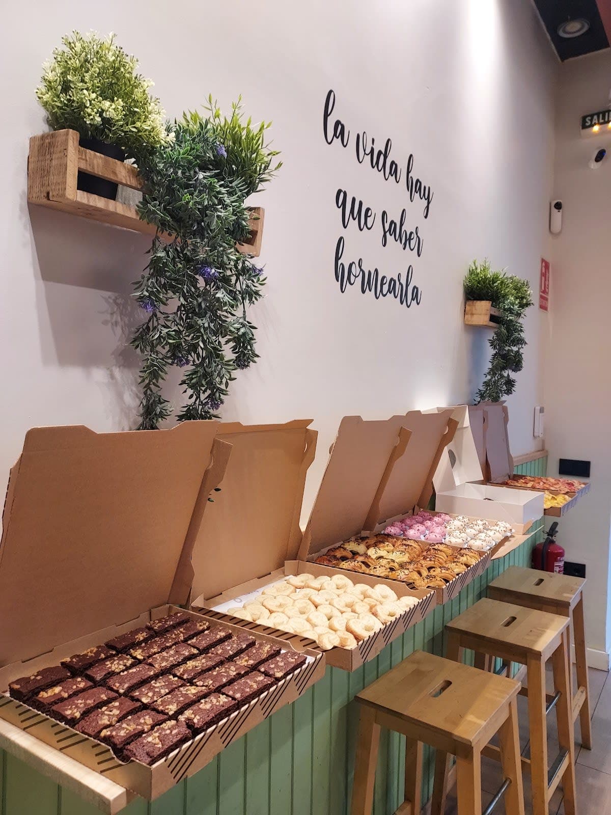 Momcas Bakery