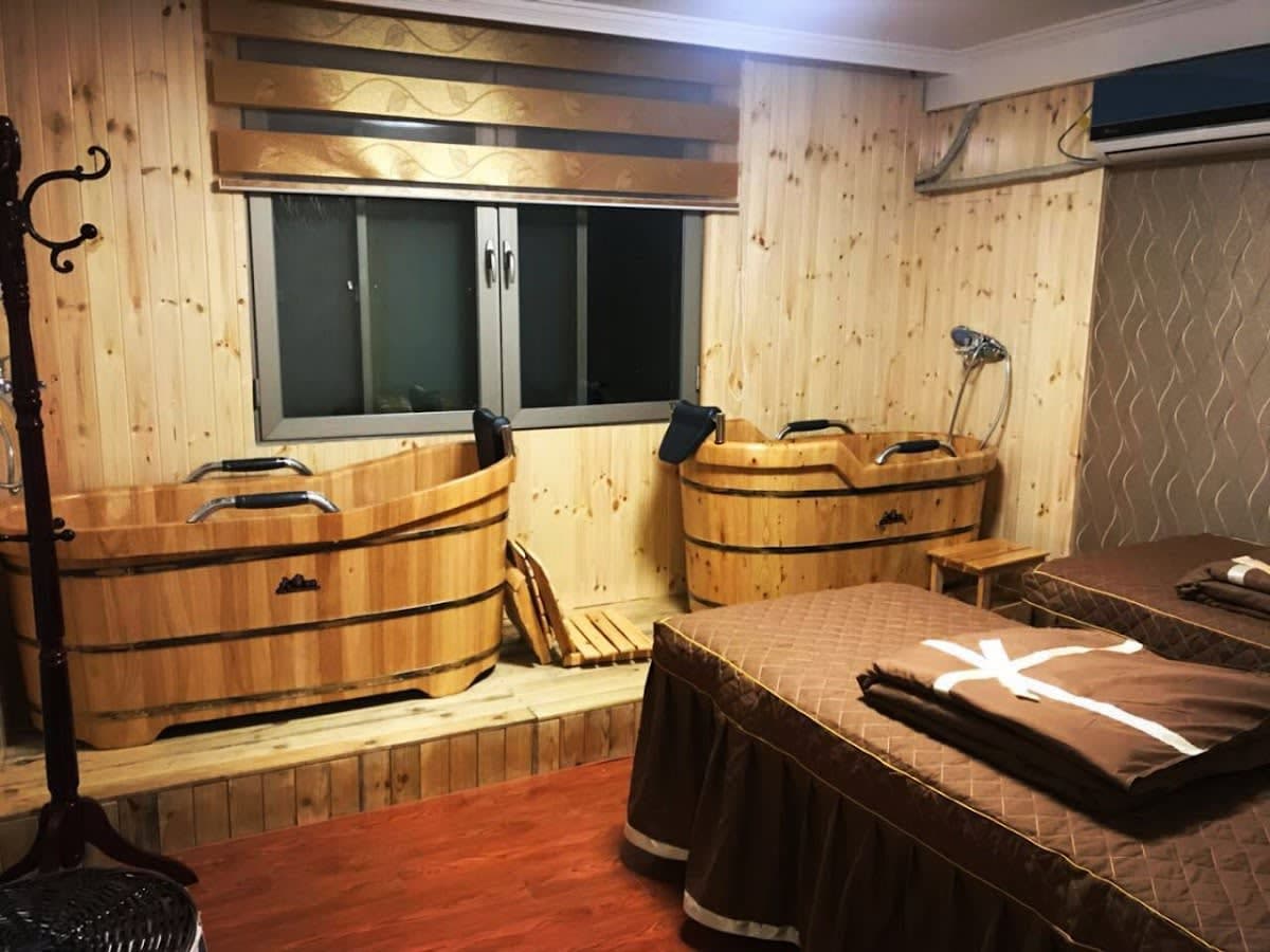 Monica massage spa