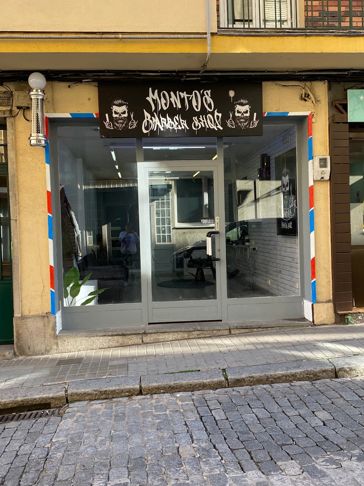 Monto's Barber Shop