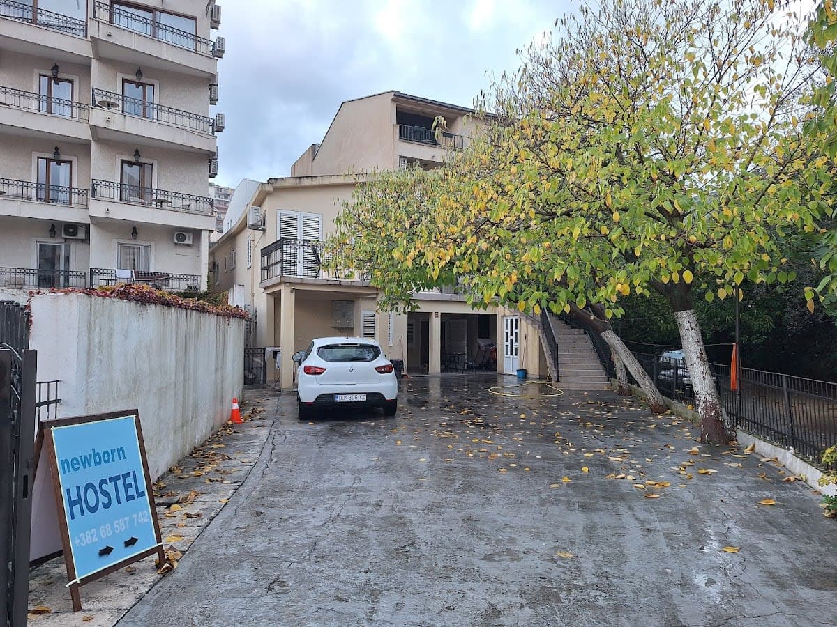 Newborn Hostel Budva