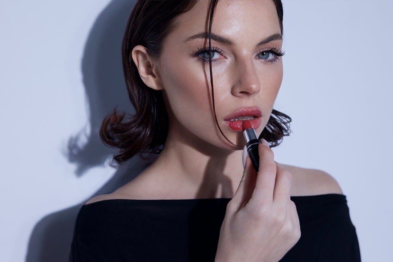 Nikol Pavlova Makeup