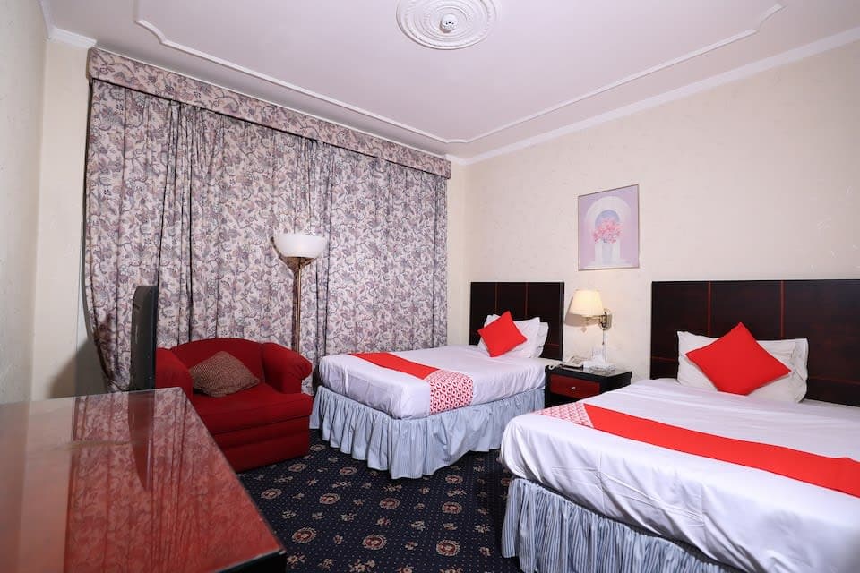 OYO 112 Semiramis Hotel