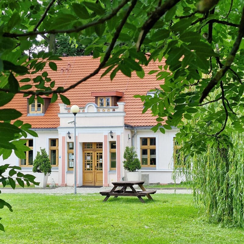 Pałac w Ostoi
