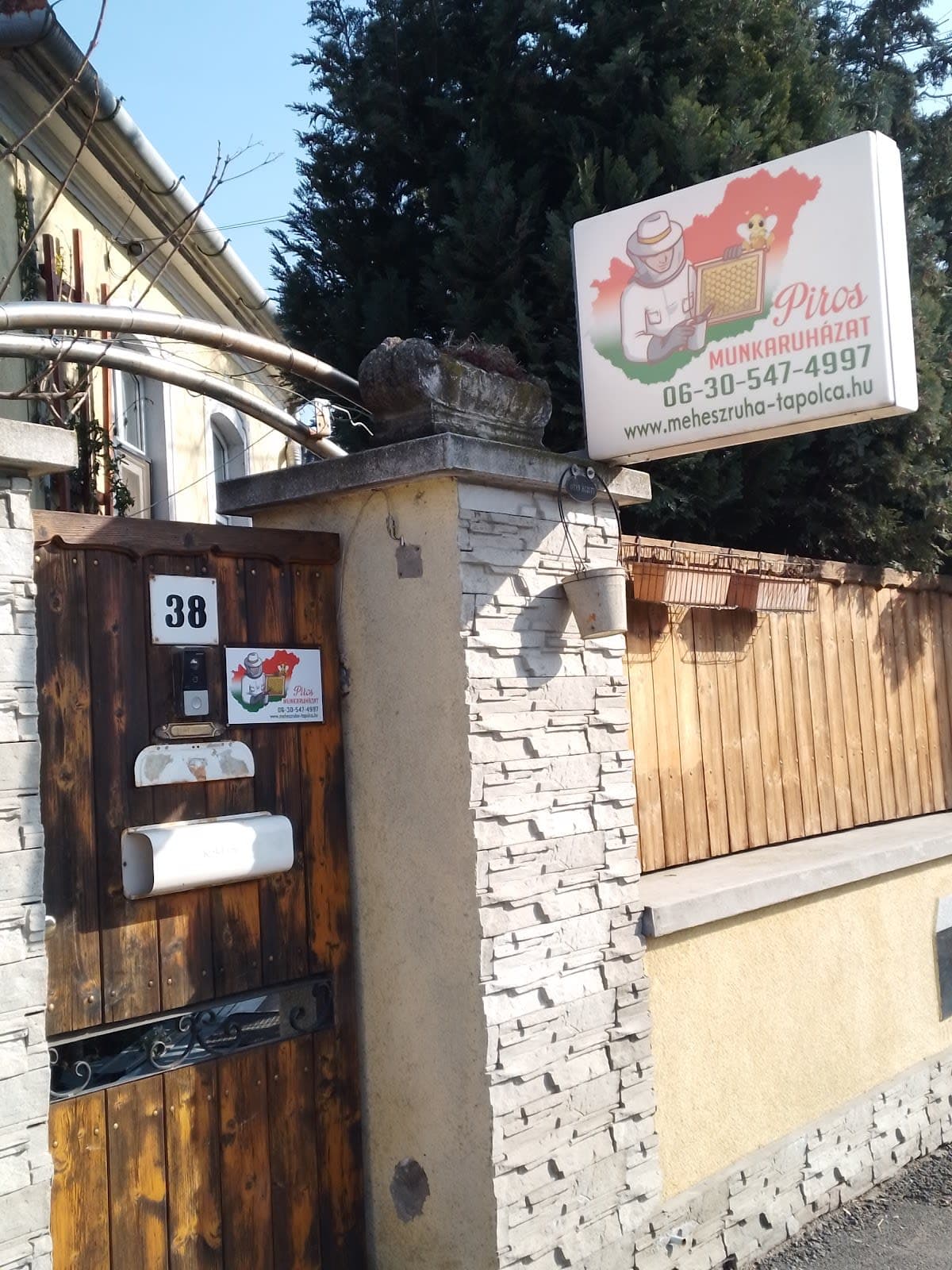 Piros méhészruházat