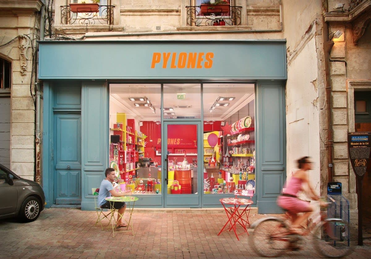 PYLONES