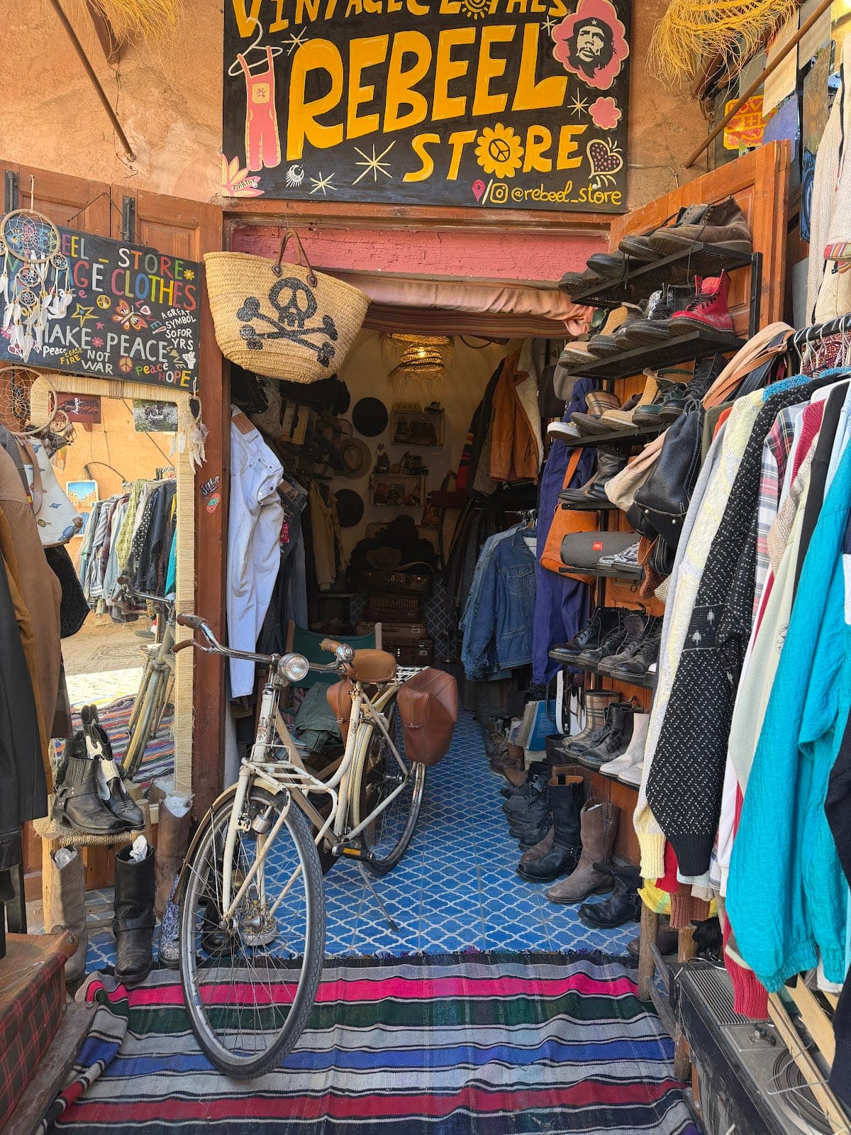 Rebeel_ store.