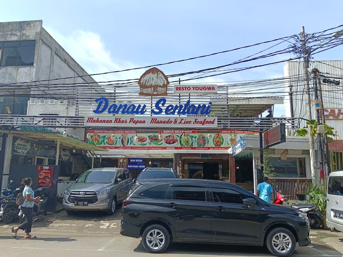 Resto Yougwa Danau Sentani