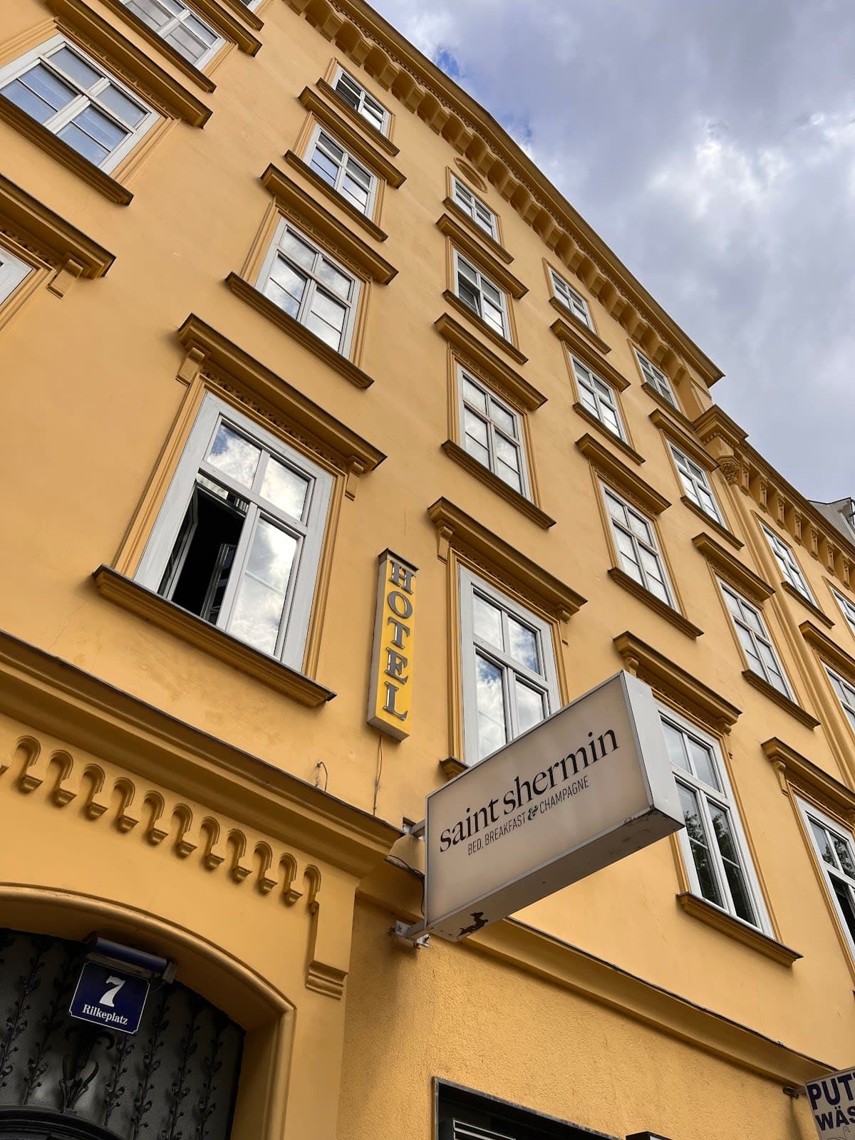Saint Shermin Bed, Breakfast & Champagne