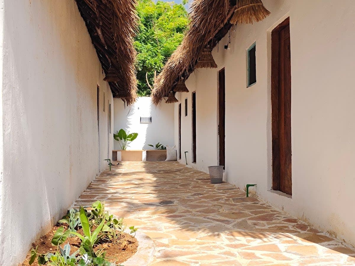Sawa Sawa Beach Hotel & backpackers
