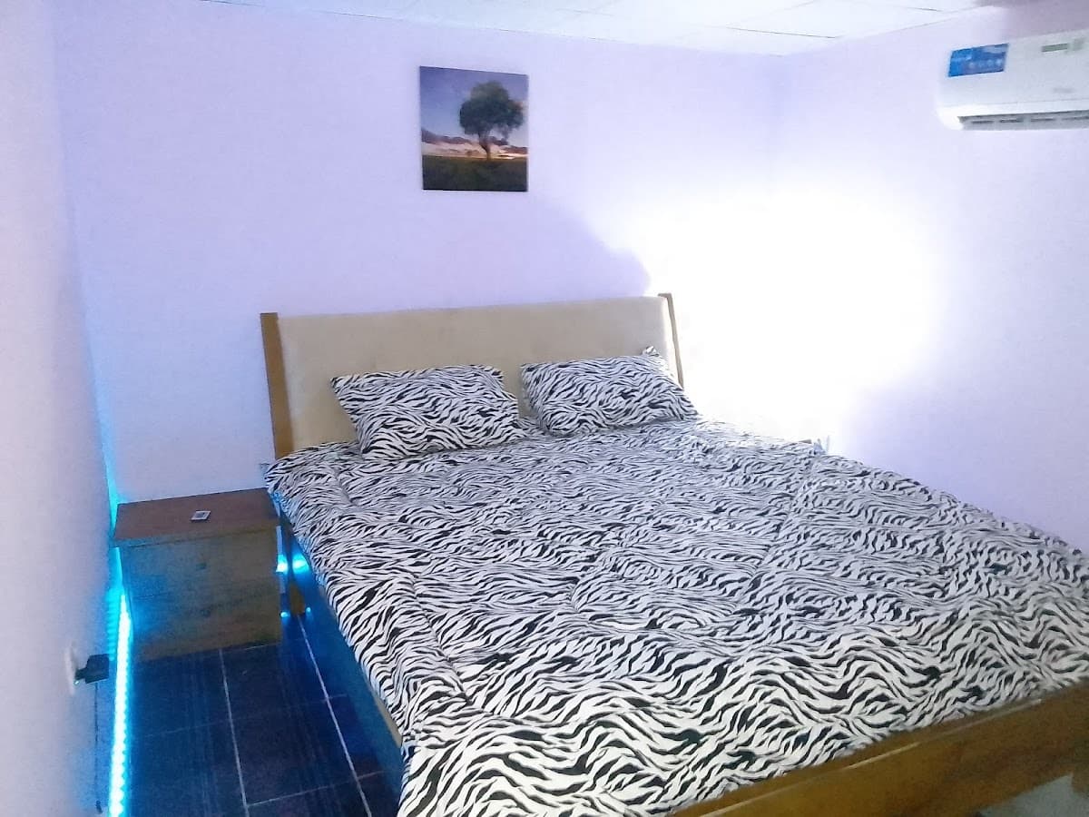 S.P.Q Guest House & Daily Rooms