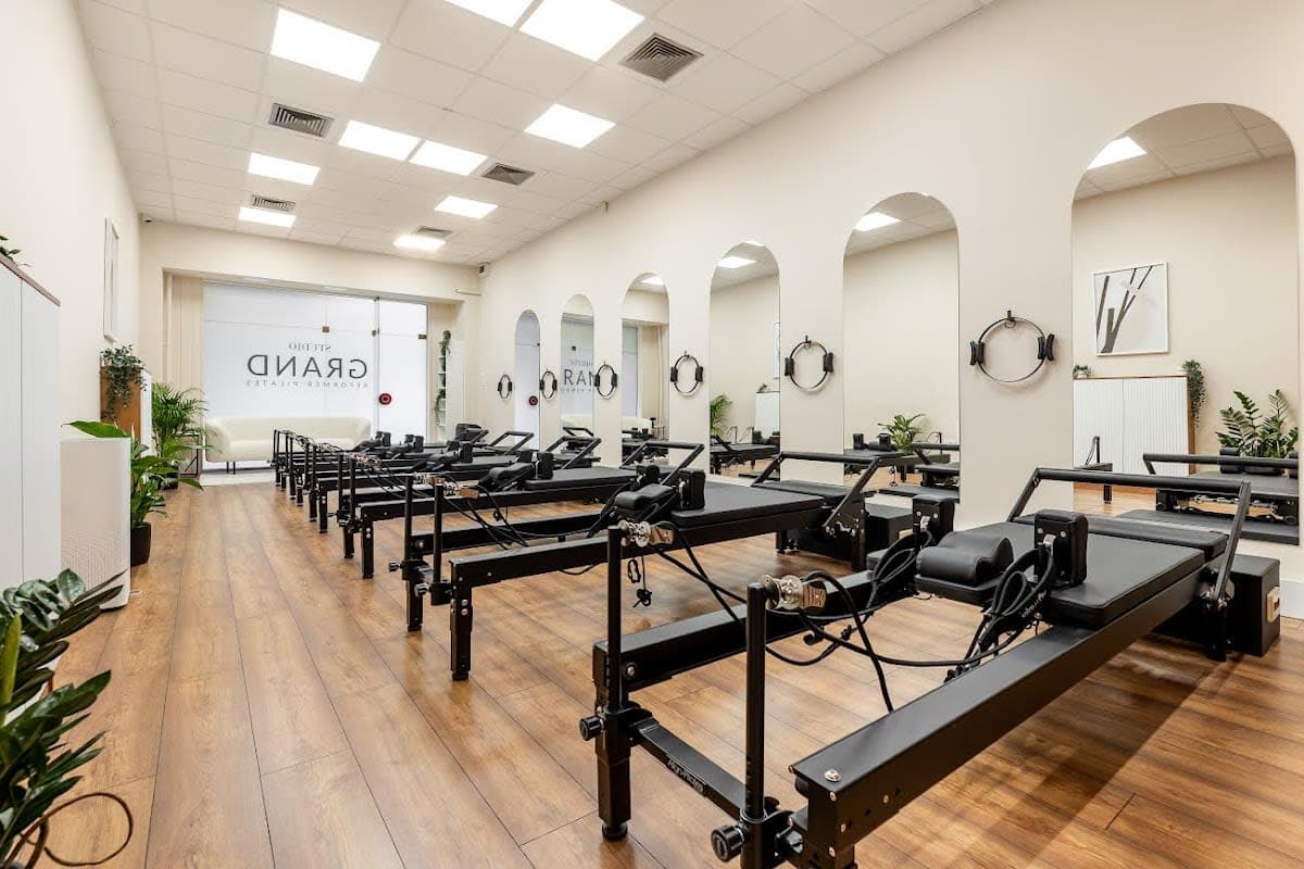 Studio Grand Reformer Pilates