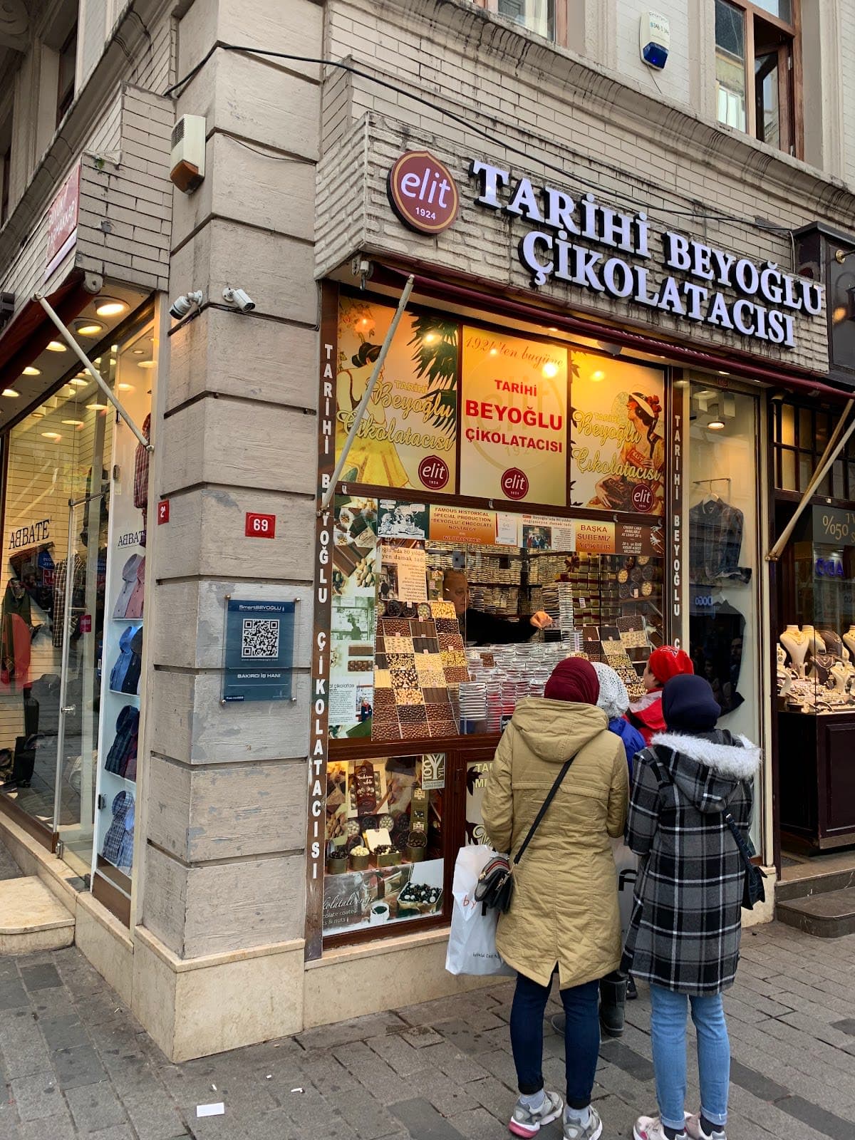 Tarihi Meşhur Beyoğlu Çikolatacısı