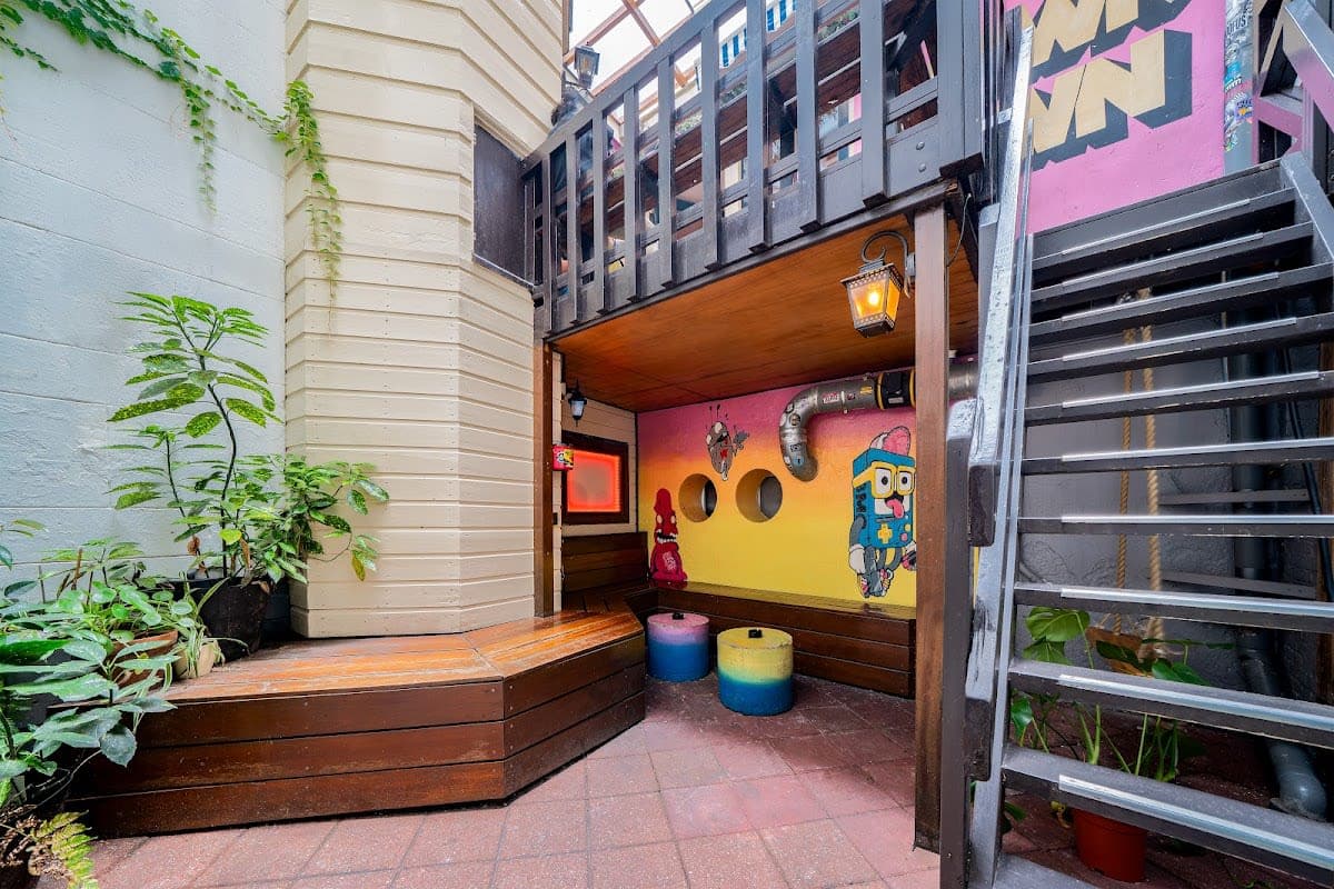 The Flying Pig Downtown Hostel