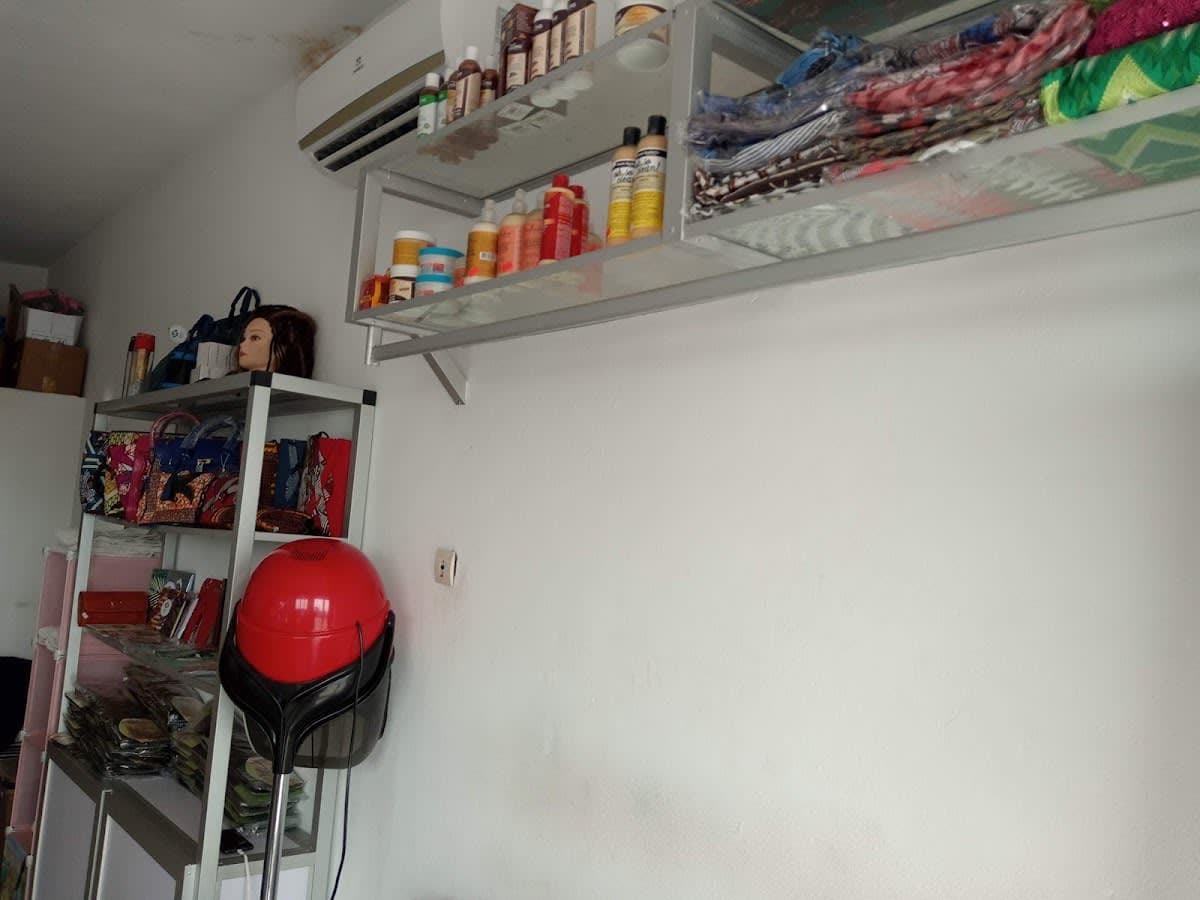 THE HAIR CORNER