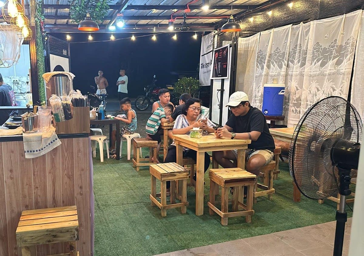 The Hungry Wings - Paete