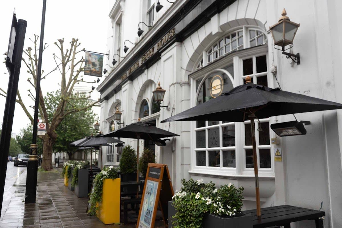 The White Ferry, Victoria (PUBLOVE)