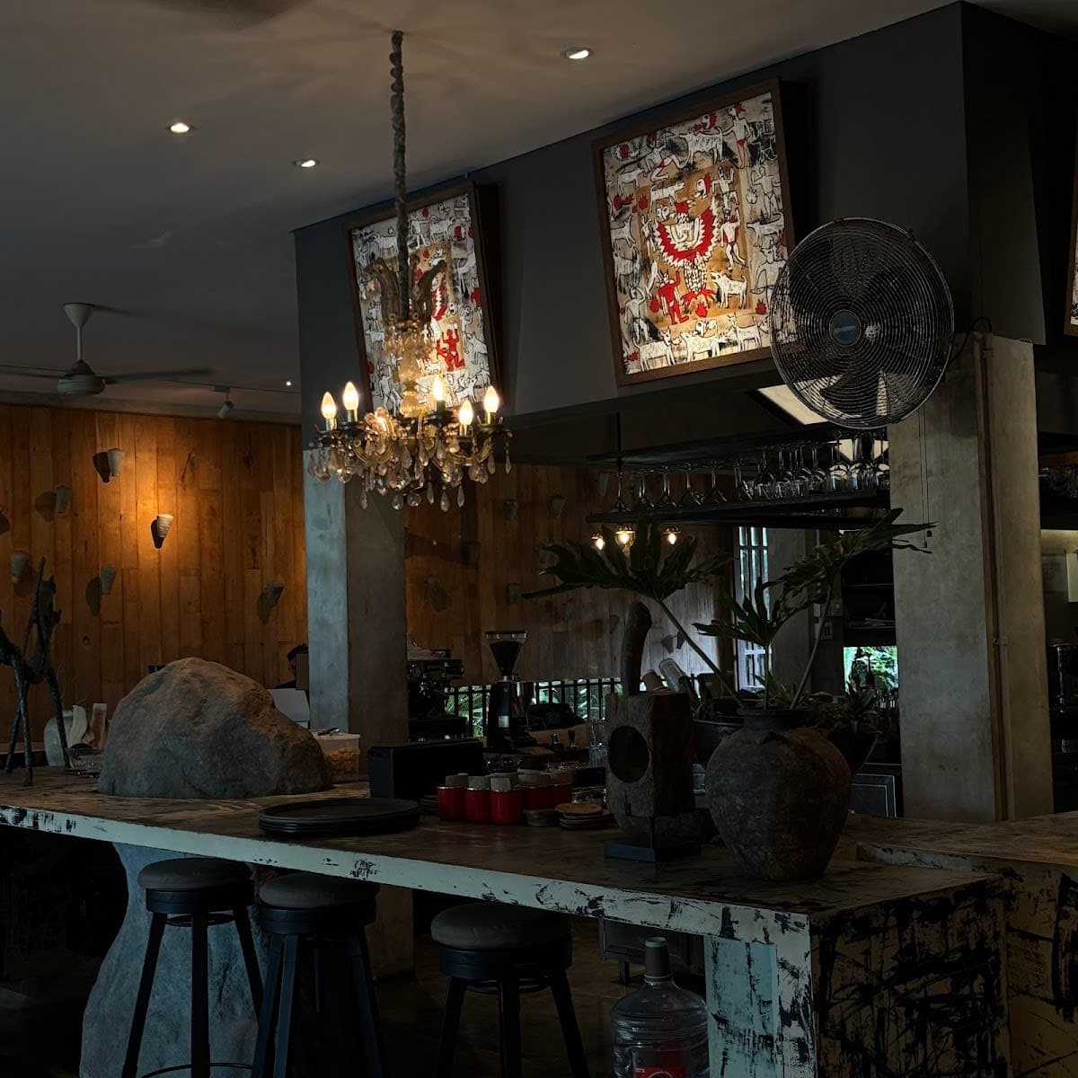 TONYRAKA Art Lounge
