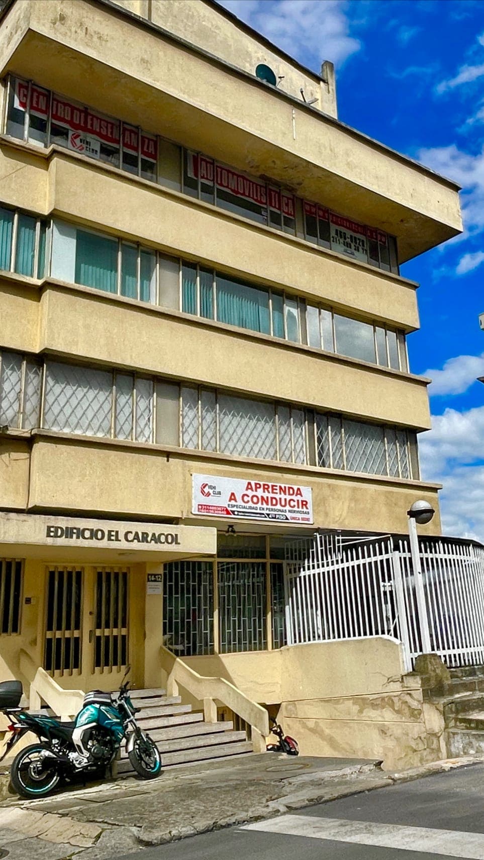 Vehiclub Escuela De Conducción