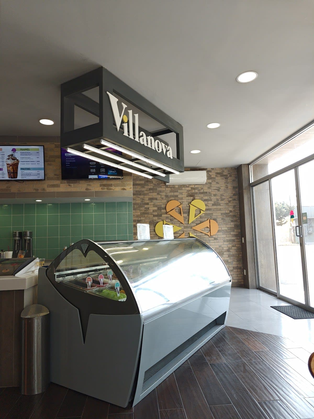 Villanova Heladería y Cafetería