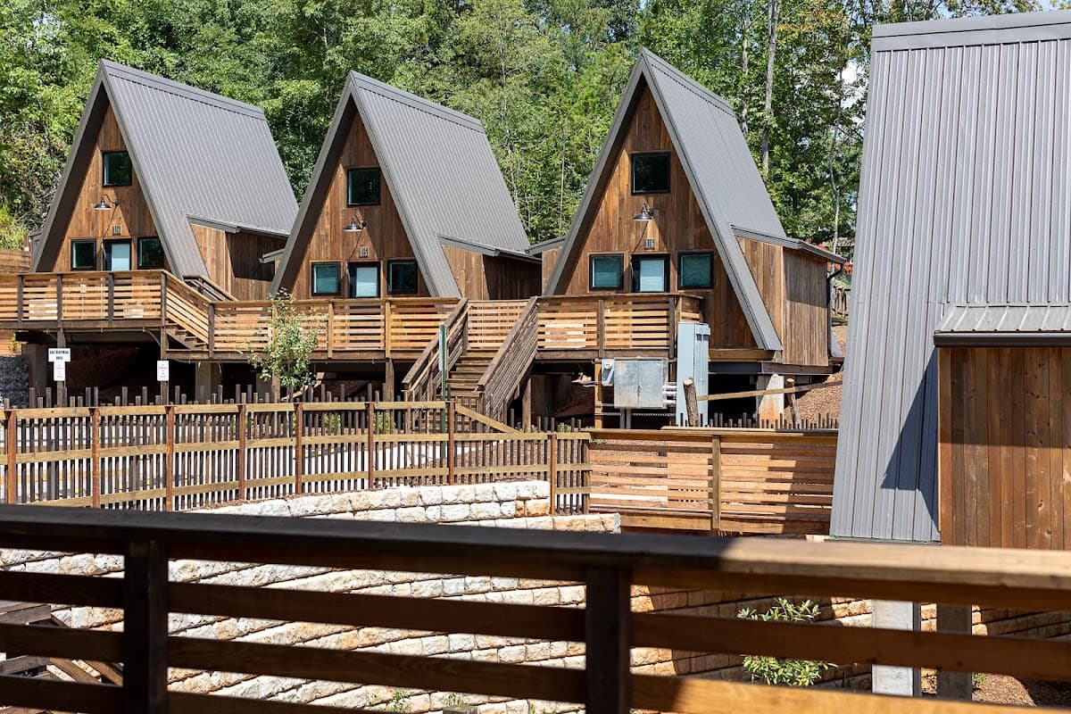 Wrong Way River Lodge & Cabins