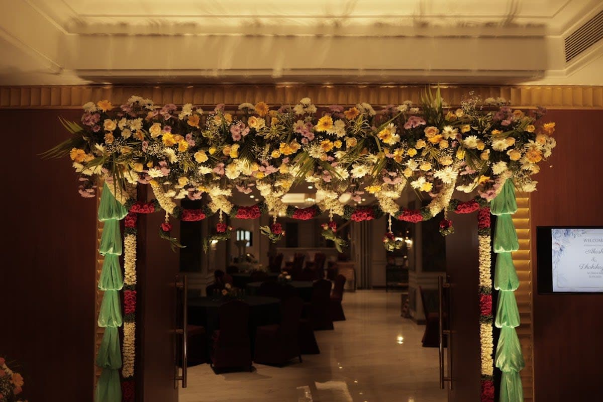 VENI FLOWER GARLAND & DECORS POINT